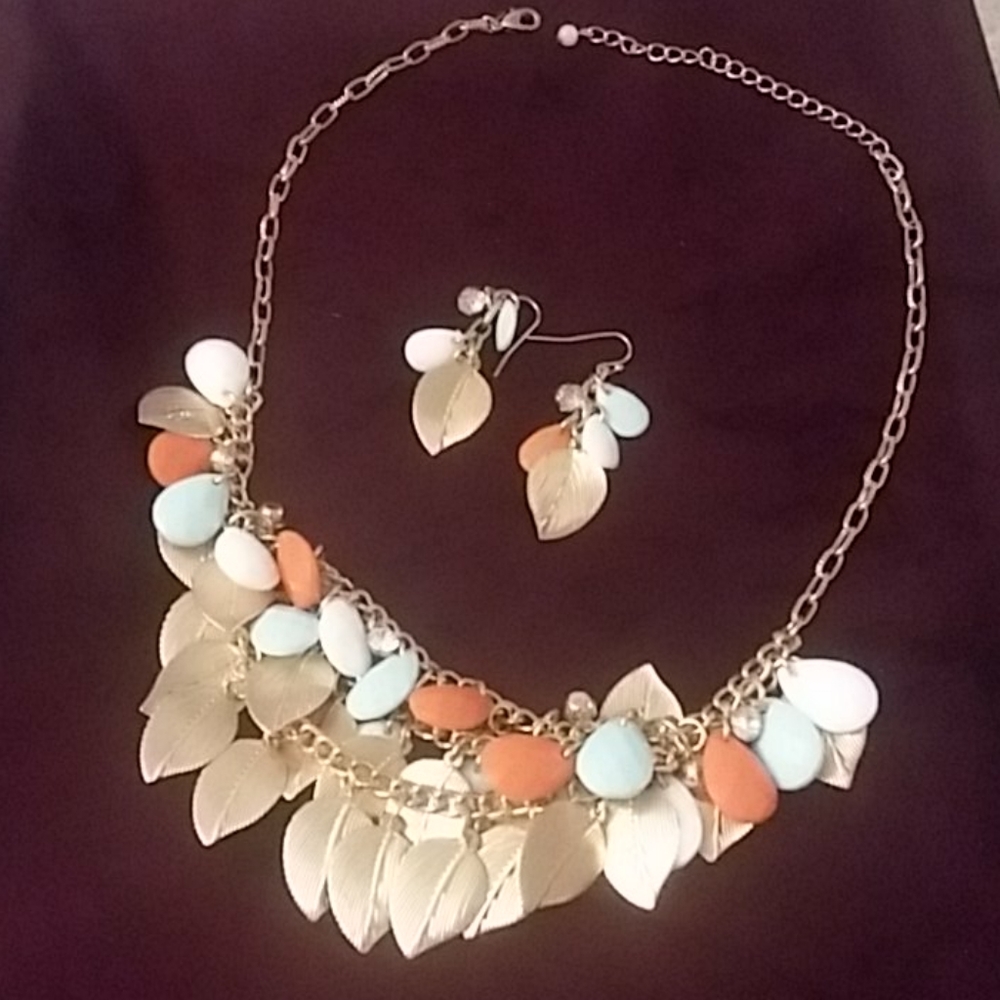 SAQ 3 chain necklace and earrings set